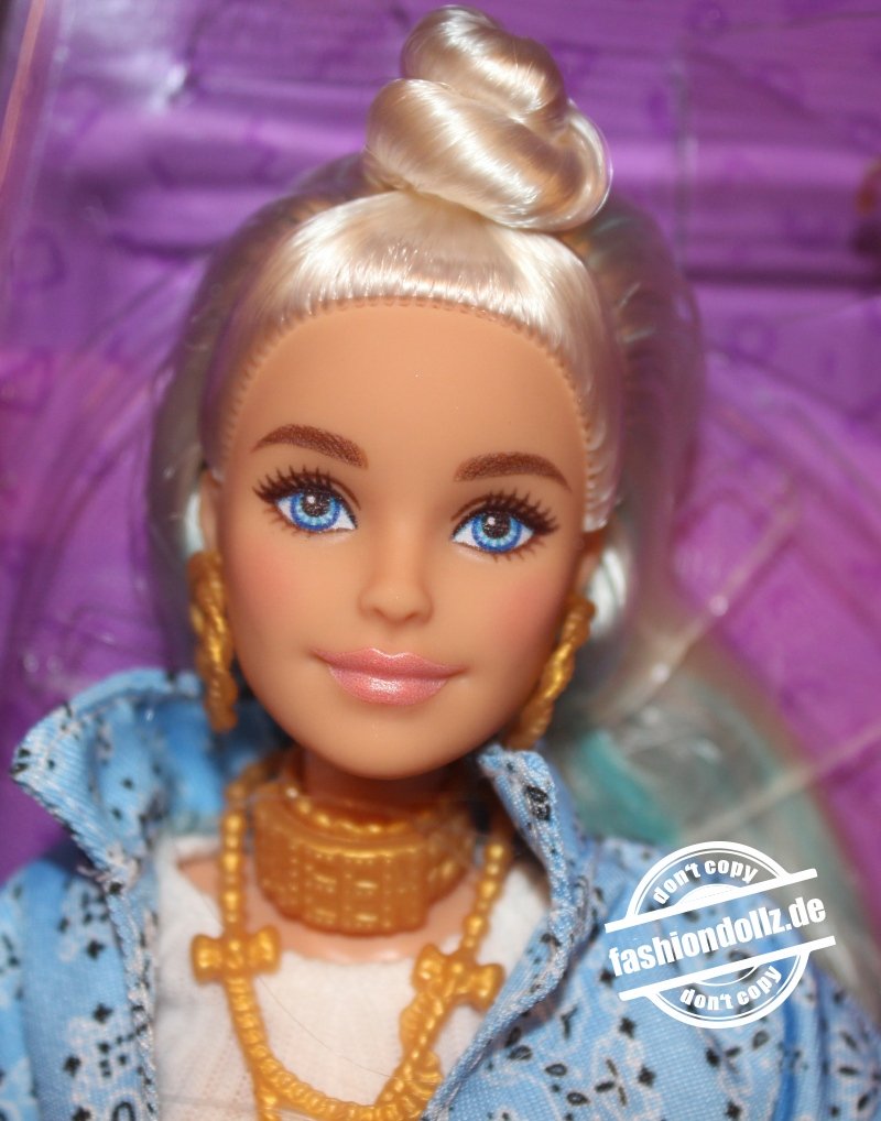 2022 Barbie Extra No. 16 #HHN08