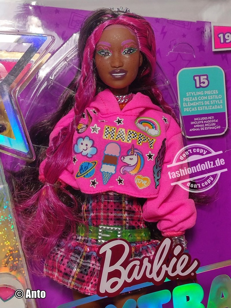 2022 Barbie Extra No. 19 #HKP93