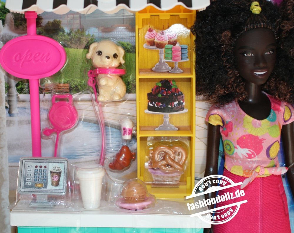 2022 Barbie "Life in the City" Robyn + Cafe Playset # HGX54