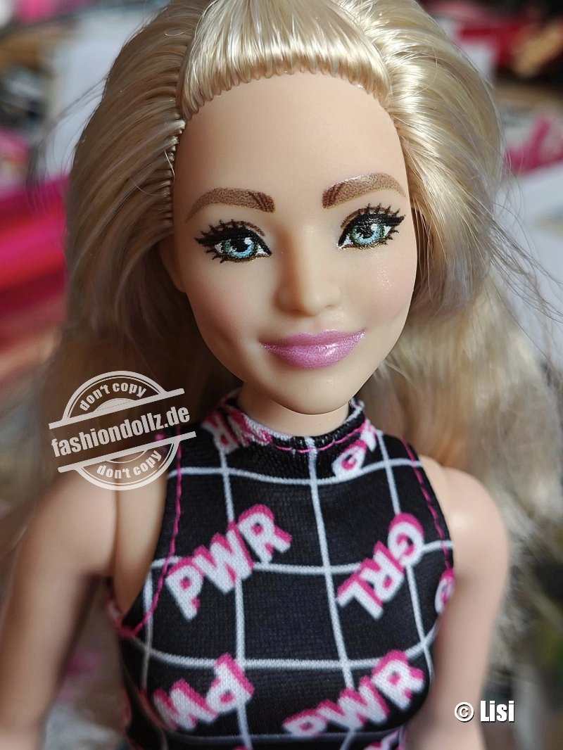 2022 Fashionistas #202 Barbie HJT01