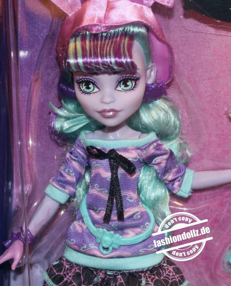 🕸 Twyla Boogeyman, Monster High Dolls by Mattel - Fashiondollz.info