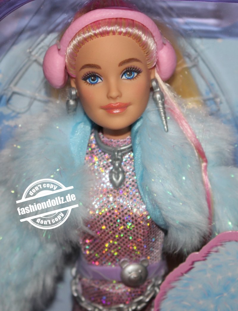 2023 Barbie EXTRA FLY Snow #HPB16