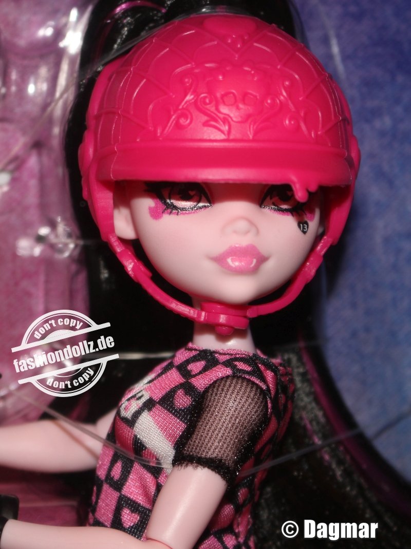 2025 Monster High - Draculaura Vamptastic Scooter #JDR61