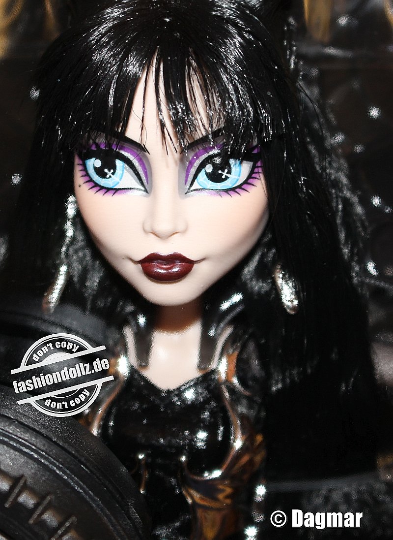 2025 Monster High Skullector - Elvira, Mistress of the Dark #HYV99