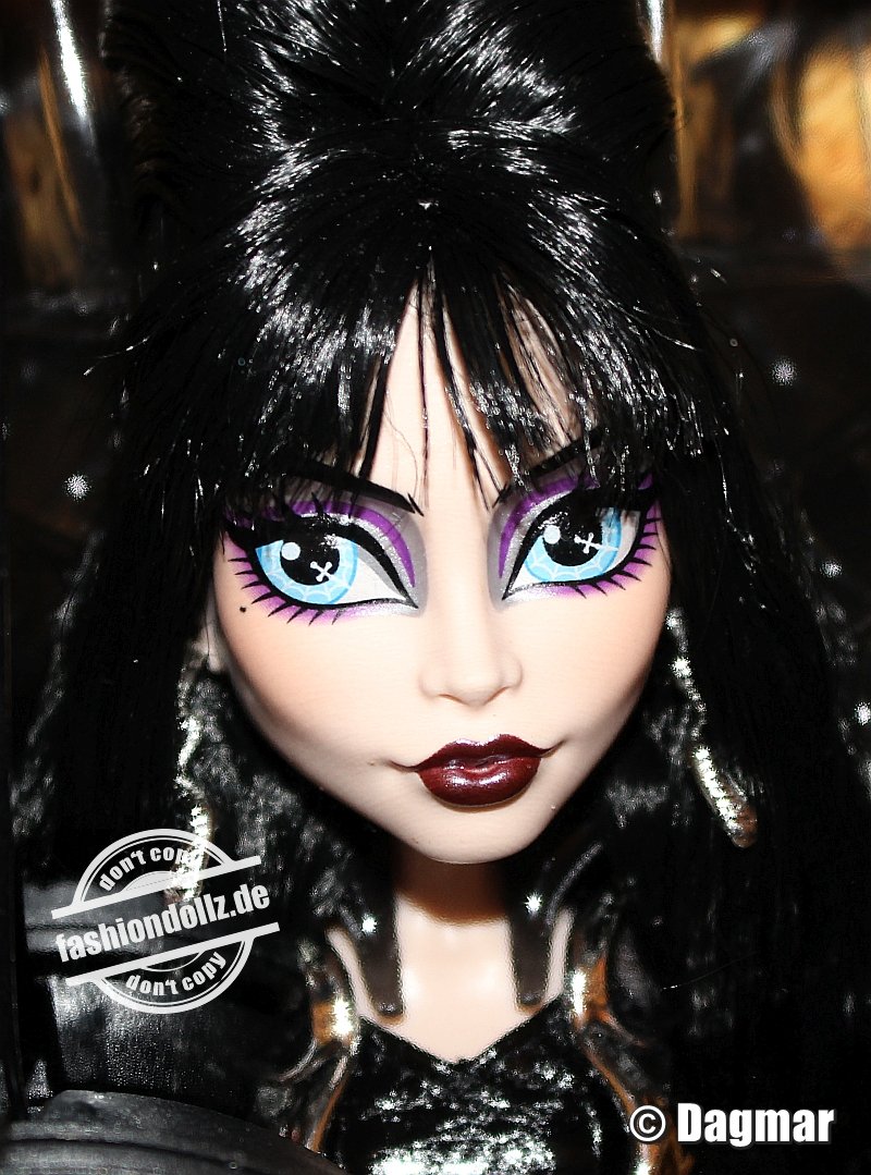 2025 Monster High Skullector - Elvira, Mistress of the Dark #HYV99