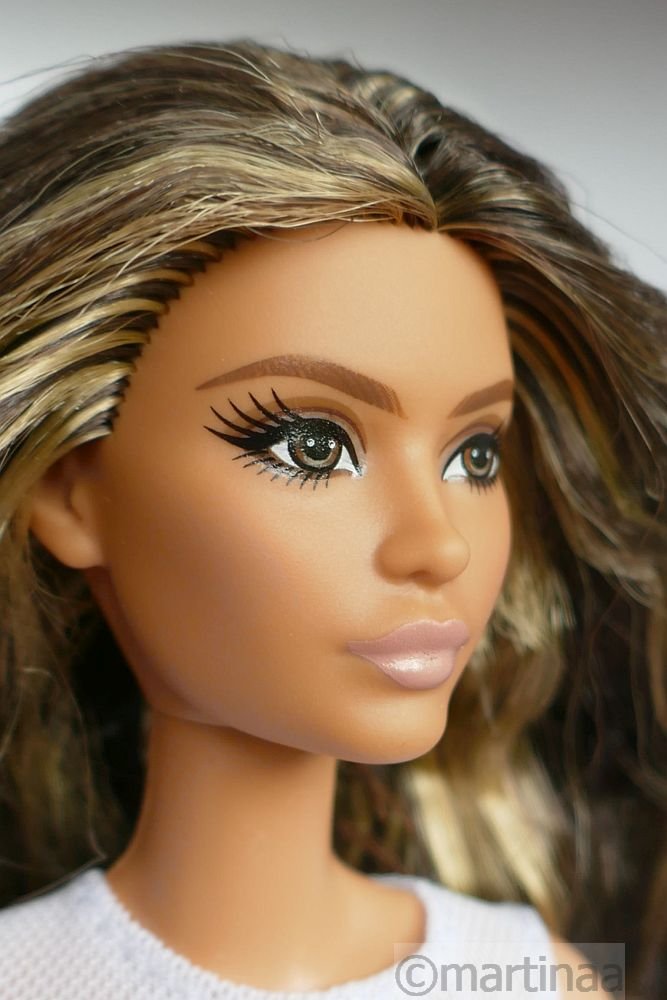2021 Barbie Looks GTD89, Model #1