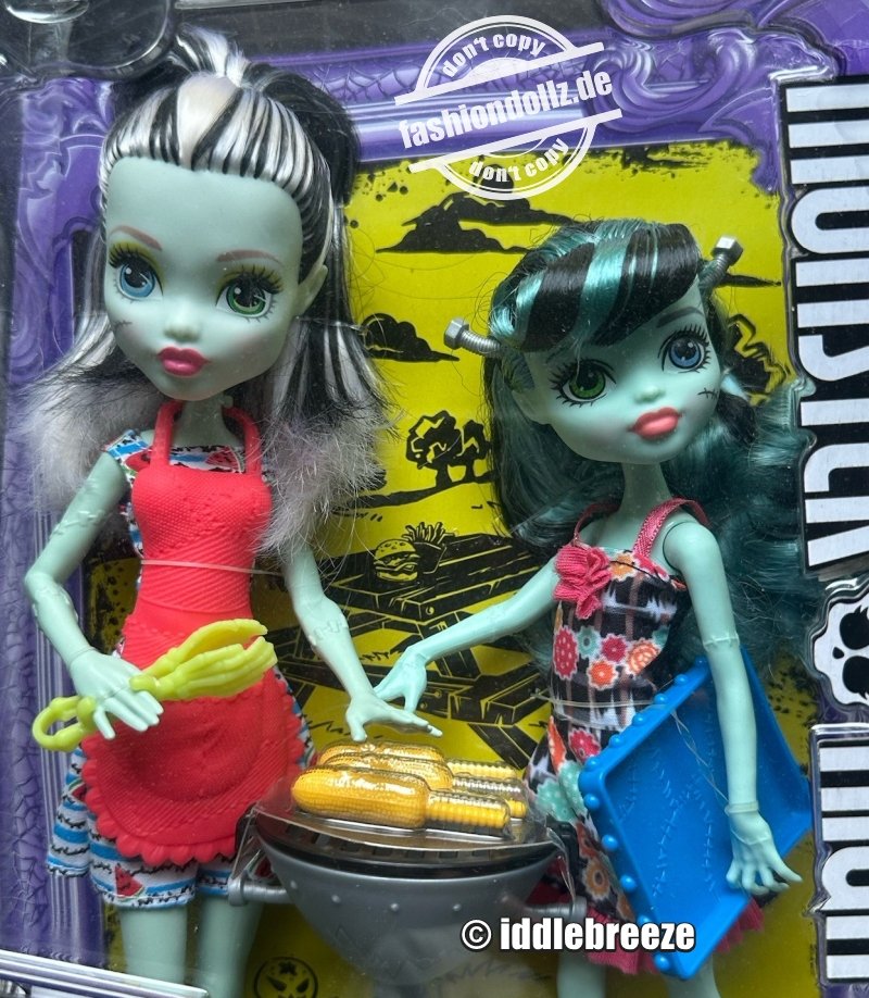 2017 - Monster Family - Frankie & Alivia Stein BBQ Set #FKP50