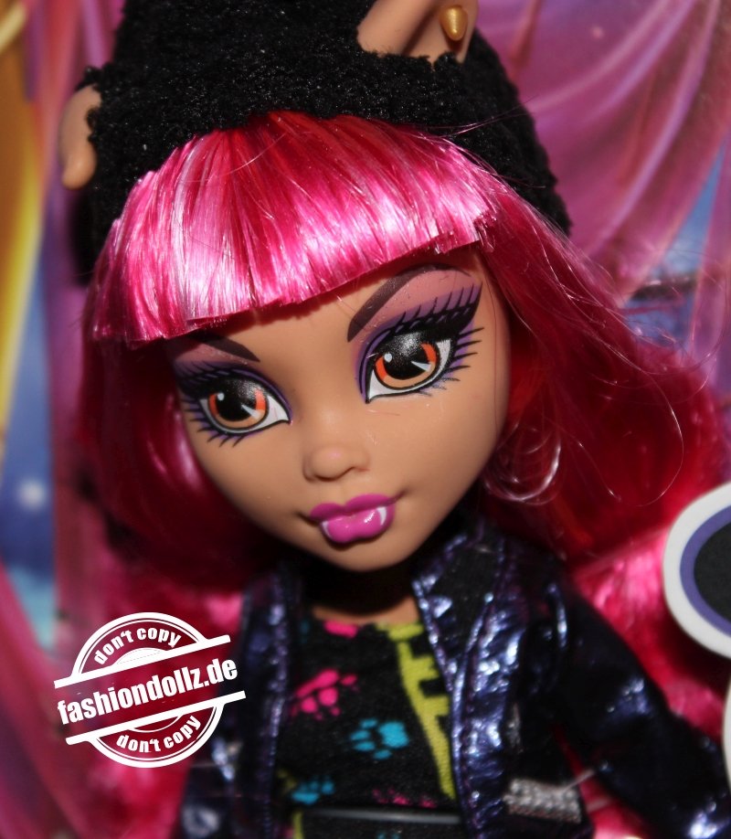 2013 Monster High 13 Wishes - Haunt the Casbah Howleen Wolf # Y7710