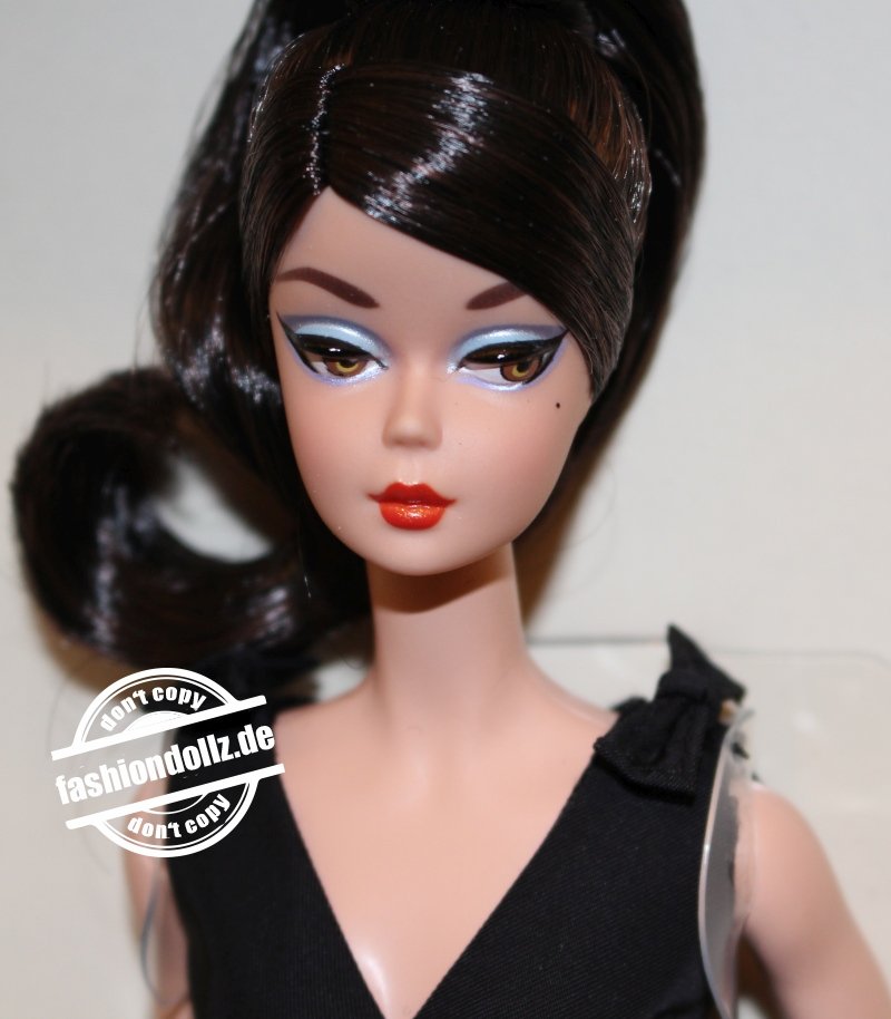 2016 Classic Black Dress Barbie, brunette DWF53