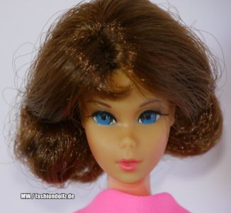 1971 Twist'n Turn Barbie, brunette #1160, centered eyes