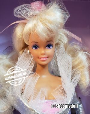 1992 Everybody loves to get Applause Barbie # 3406