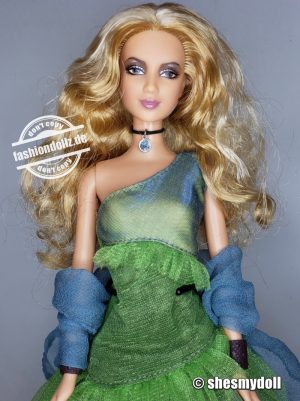 2003 Shakira Barbie, green concert-outfit #B7633