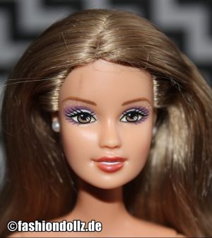 2006 Fashion Fever - Dress Up Dresser Barbie J0669