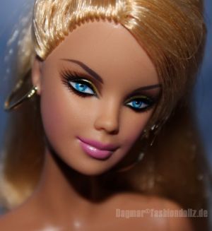 2008 Top Model Resort Barbie M5801 (Playline)