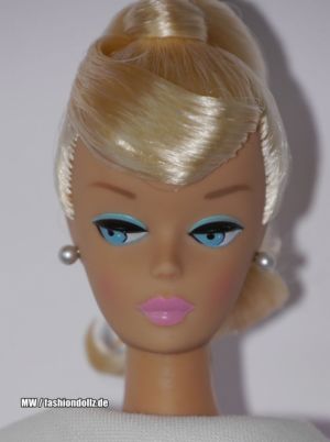 2009 Swirl Ponytail Barbie Repro T1373