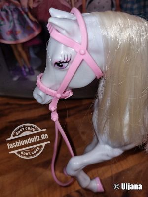 2009 Rapunzel Barbie Horse and Carriage #P6855