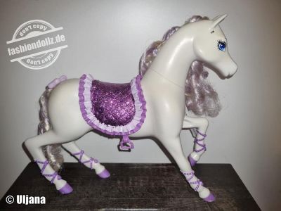 2010 Barbie in a Fashion Fairytale Dream Carriage Horse  T4894