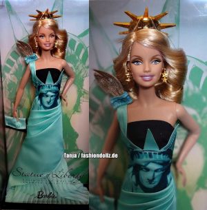 2010 Landmark Collection - Statue of Liberty Barbie T3772