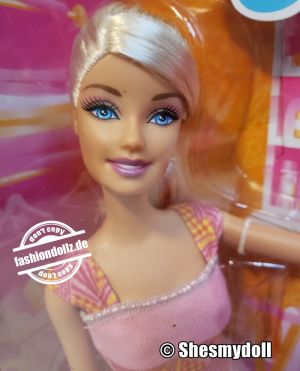 2010 Spin To Clean Laundry Room Barbie Set #T7182