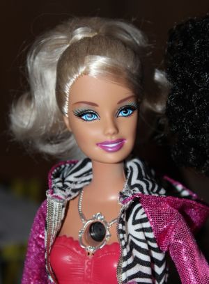 2010 Video Girl Barbie  R4093