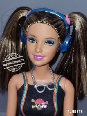2011 Fashionistas Swappin' Styles Wave 2 Sporty Extra Head V4395
