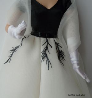 2011 Grace Kelly Barbie - Rear Window #  V7554
