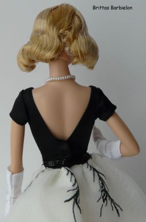 2011 Grace Kelly Barbie - Rear Window # V7554