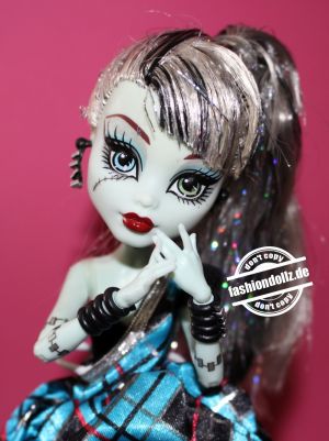 2011 Monster High Sweet 1600 Frankie Stein #  W9190
