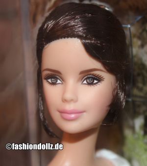 2012 The Twilight Saga: Breaking Dawn I Bella Bride Barbie  T7653