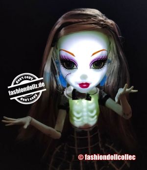 2012 – Monster High Ghouls Alive Frankie Stein #Y0424
