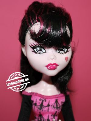 2012 Monster High Scaris City of Frights Draculaura # Y0396