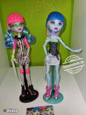2012 Monster High - Skultimate Roller Maze Abbey Bominable & Ghoulia Yelps 2-Pack #X4513