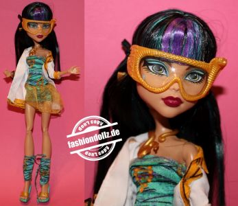 2013 Monster High Classroom Cleo de Nile & Ghoulia Yelps  #‎BBC81 