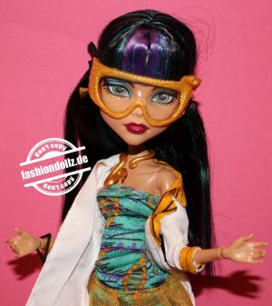 2013 Monster High Classroom Cleo de Nile & Ghoulia Yelps #‎BBC81 
