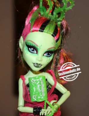 2014 Monster High Zombie Shake - Rochelle Goyle & Venus McFlytrap #BJR17