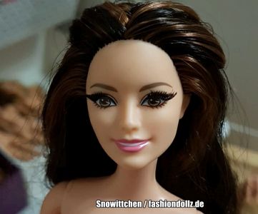 2015 Barbie Style - Flats to Heels Raquelle CFM77