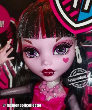 2015 Monster High Frightfully Tall Ghouls Draculaura #DHC42