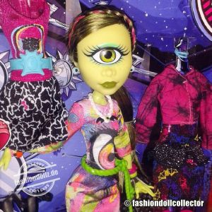 2015 Monster High I Love Fashion Iris Clops #CKD73