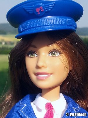 2016 Barbie Careers - Pilot Barbie DHB66