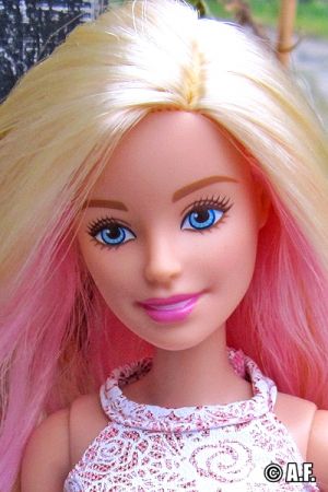 2016 Pink & Fabulous Barbie DGY70