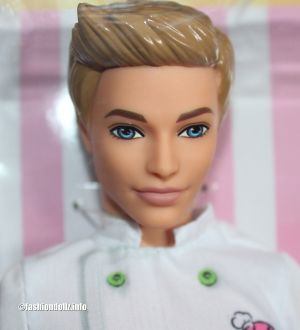 2017 Café Barbie & Ken FHP64