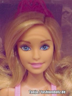 2017  Dreamtopia - Fairytale Dress-Up Barbie DHC39