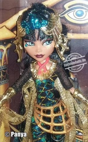 2017 Monster High The Vault Cleo de Nile Ghoulia Yelps    FCL36