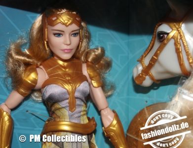 2017 Queen Hippolyte and Horse Set