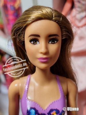 2017 Water Play / Beach Barbie, brunette  FJD98 