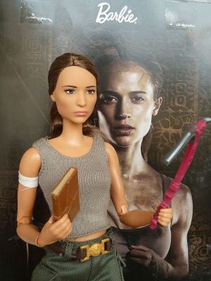 2018 Alicia Vikander - Lara Croft Barbie, Tomb Raider (2)