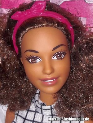 2018 Barbie Career - Pet Groomer Barbie FJB31