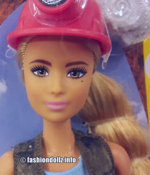 2018 Barbie Careers - Paleontologist  Barbie FJB12