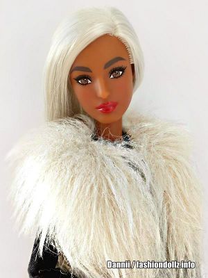 2018 Barbie styled by Iris Apfel #1   FWJ27