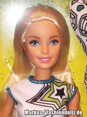 2018 Crayola - Color-In Fashions Barbie FPH90
